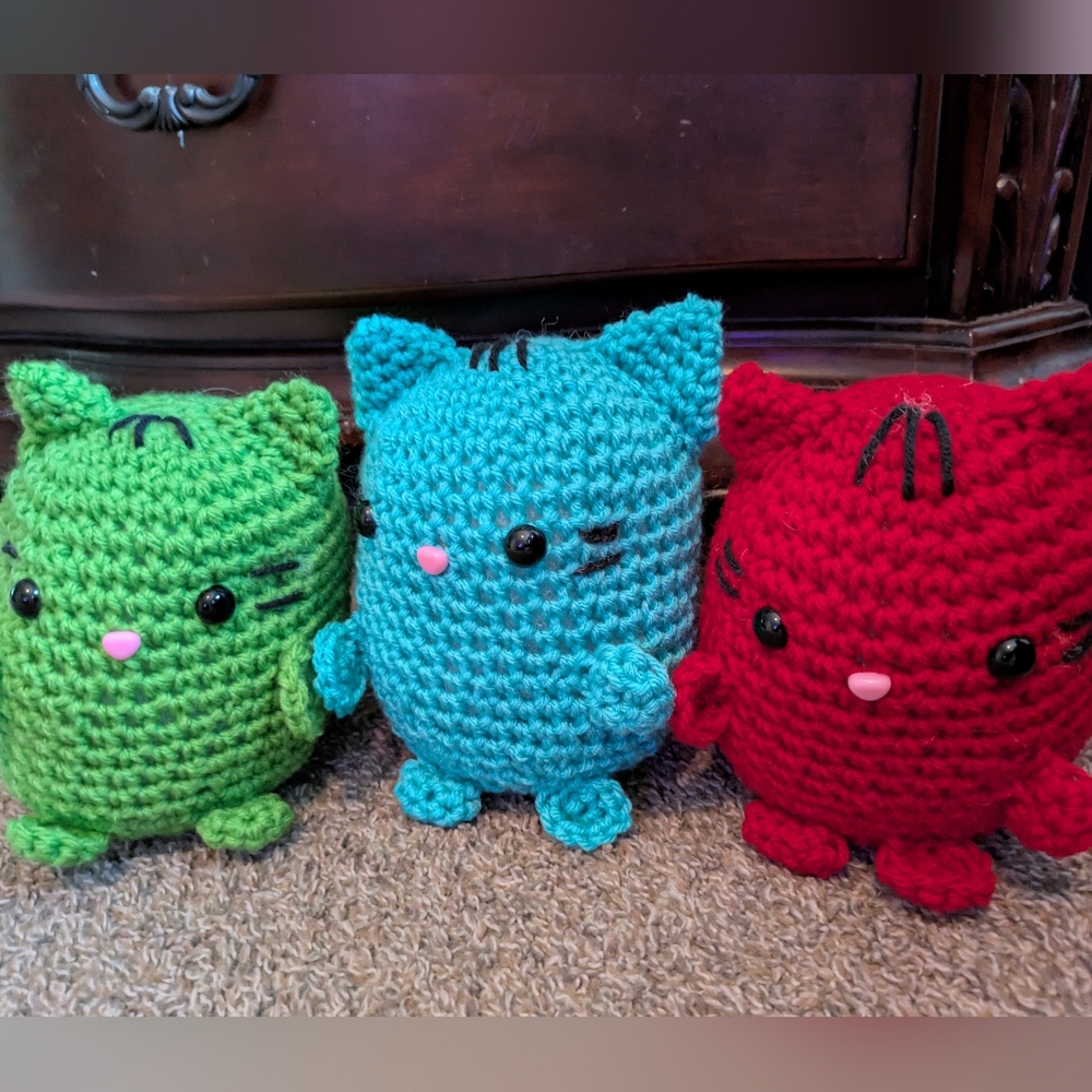 Charming Crochet Cat Toys Set - Green, Blue, and Red